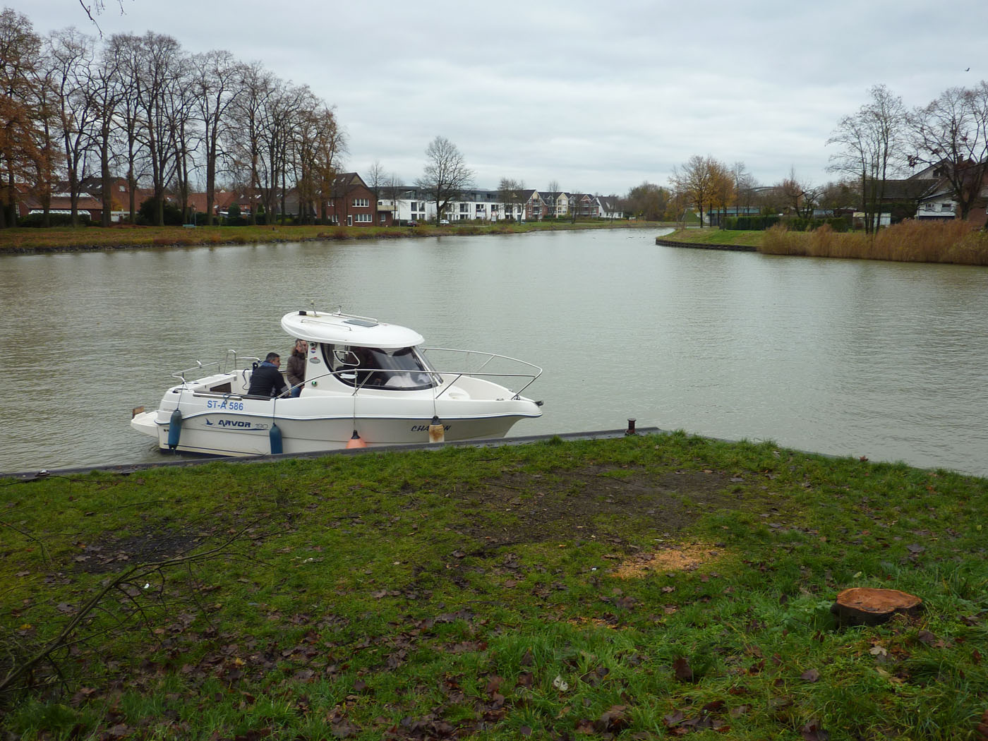 Bei der amtlichen Prfung zum Sportbootfhrerschein auf dem Boot 